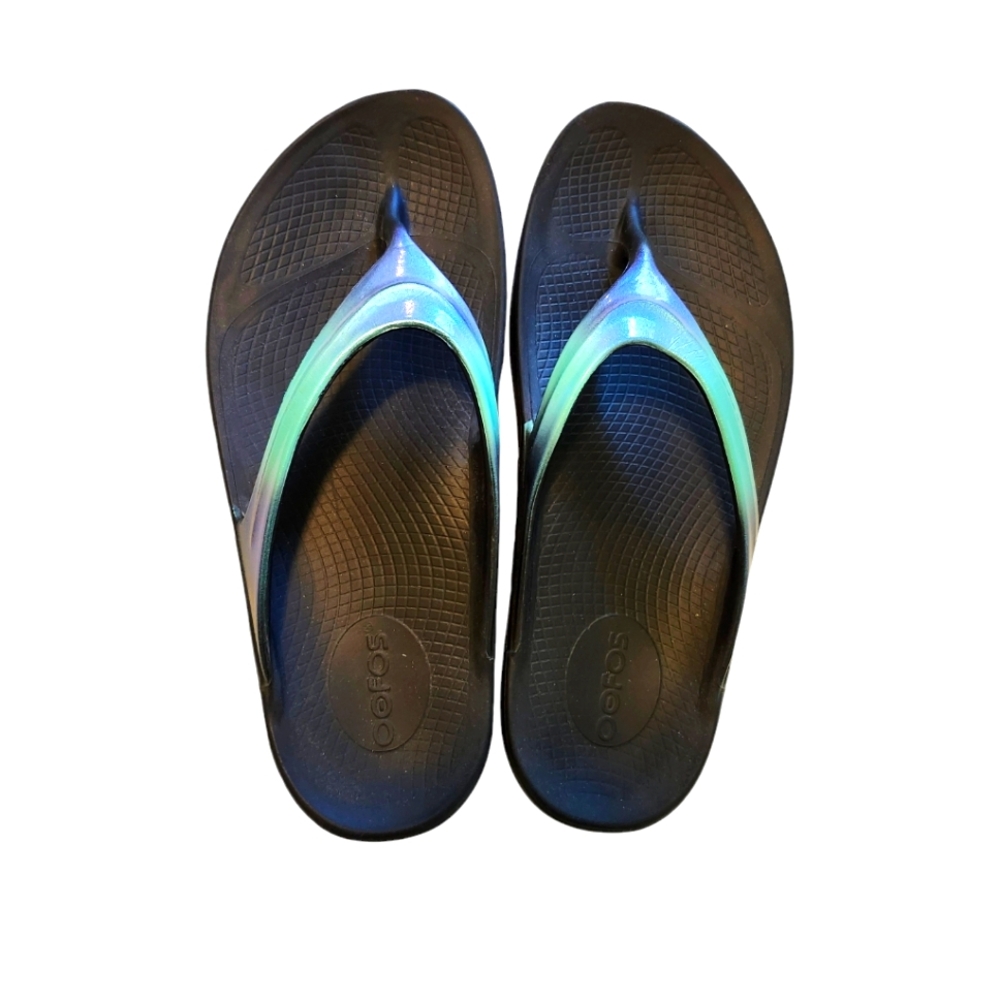 Oofos iridescent flip flop sandals size 9 women's